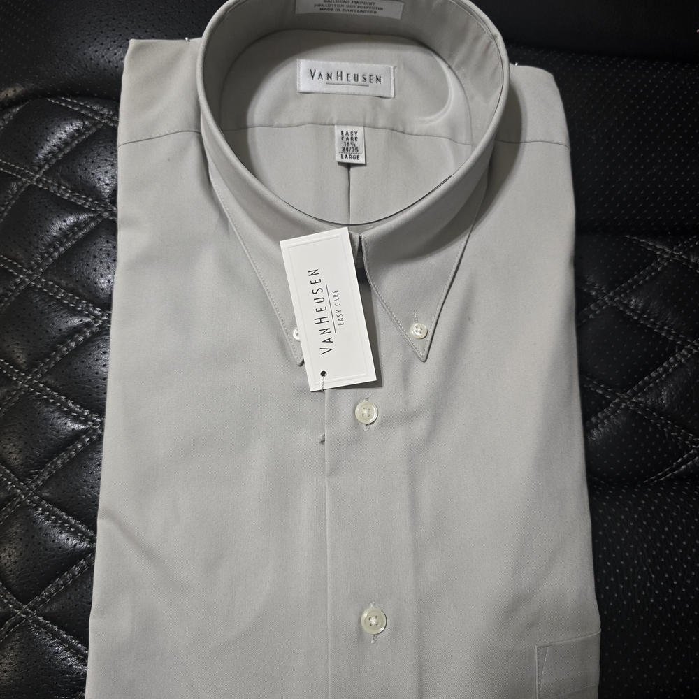 Van Heusen Men's Light Gray Dress Shirt